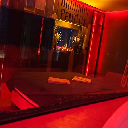 Smart Luxury Penthouse Suites - Private Sauna, Hot-Tub, Home Cinema At The Best Location In Skopje Ngoại thất bức ảnh