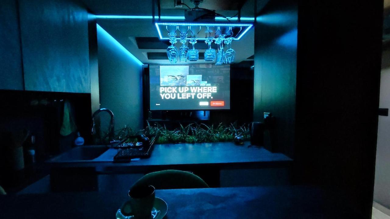Smart Luxury Penthouse Suites - Private Sauna, Hot-Tub, Home Cinema At The Best Location In Skopje Ngoại thất bức ảnh
