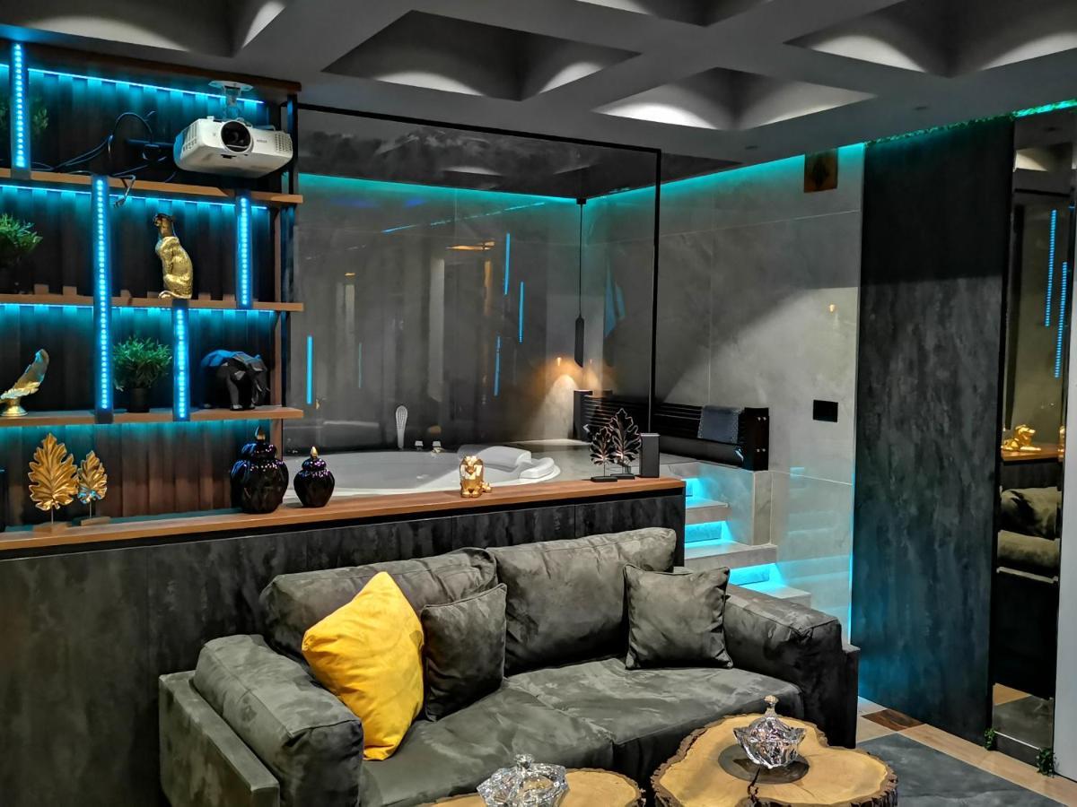 Smart Luxury Penthouse Suites - Private Sauna, Hot-Tub, Home Cinema At The Best Location In Skopje Ngoại thất bức ảnh