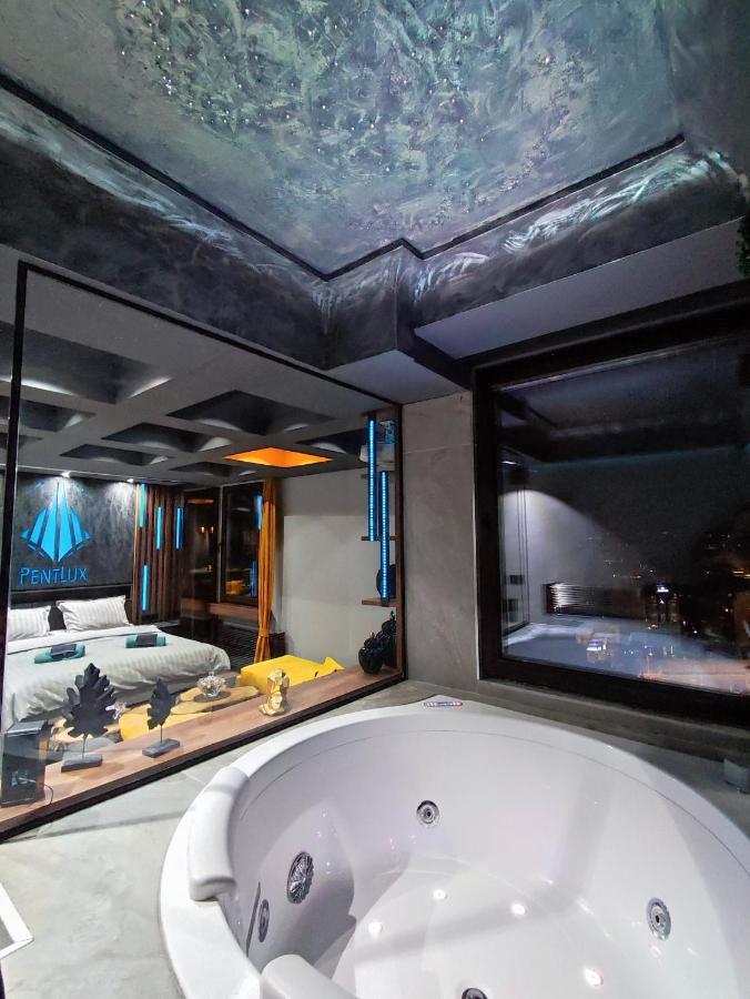 Smart Luxury Penthouse Suites - Private Sauna, Hot-Tub, Home Cinema At The Best Location In Skopje Ngoại thất bức ảnh