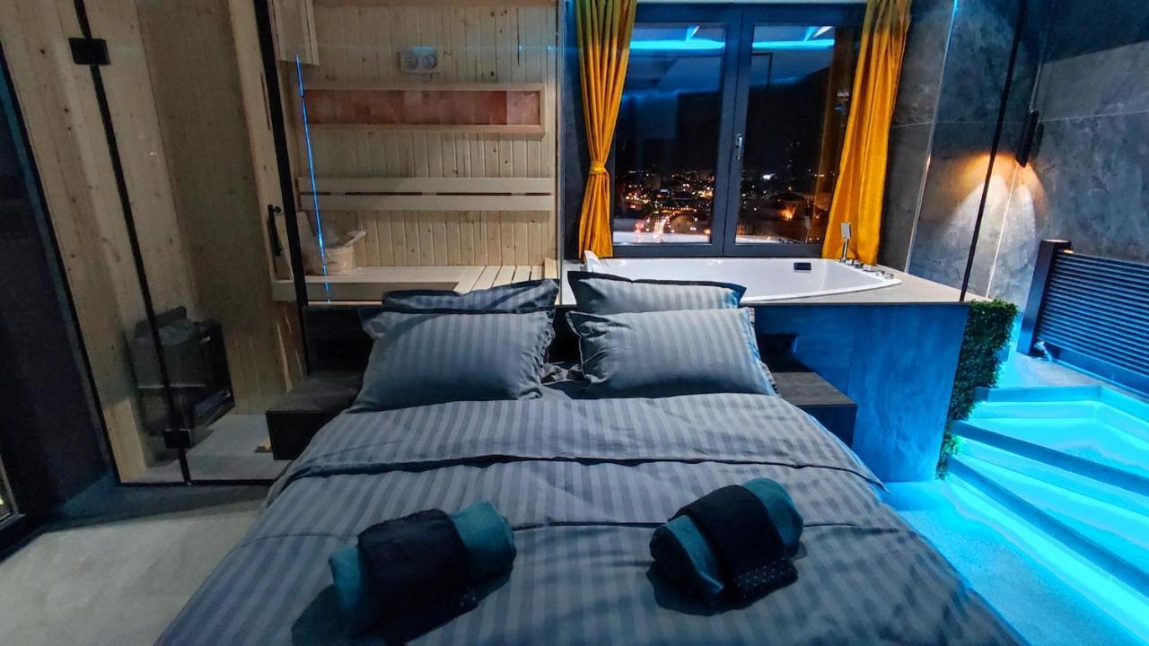 Smart Luxury Penthouse Suites - Private Sauna, Hot-Tub, Home Cinema At The Best Location In Skopje Ngoại thất bức ảnh
