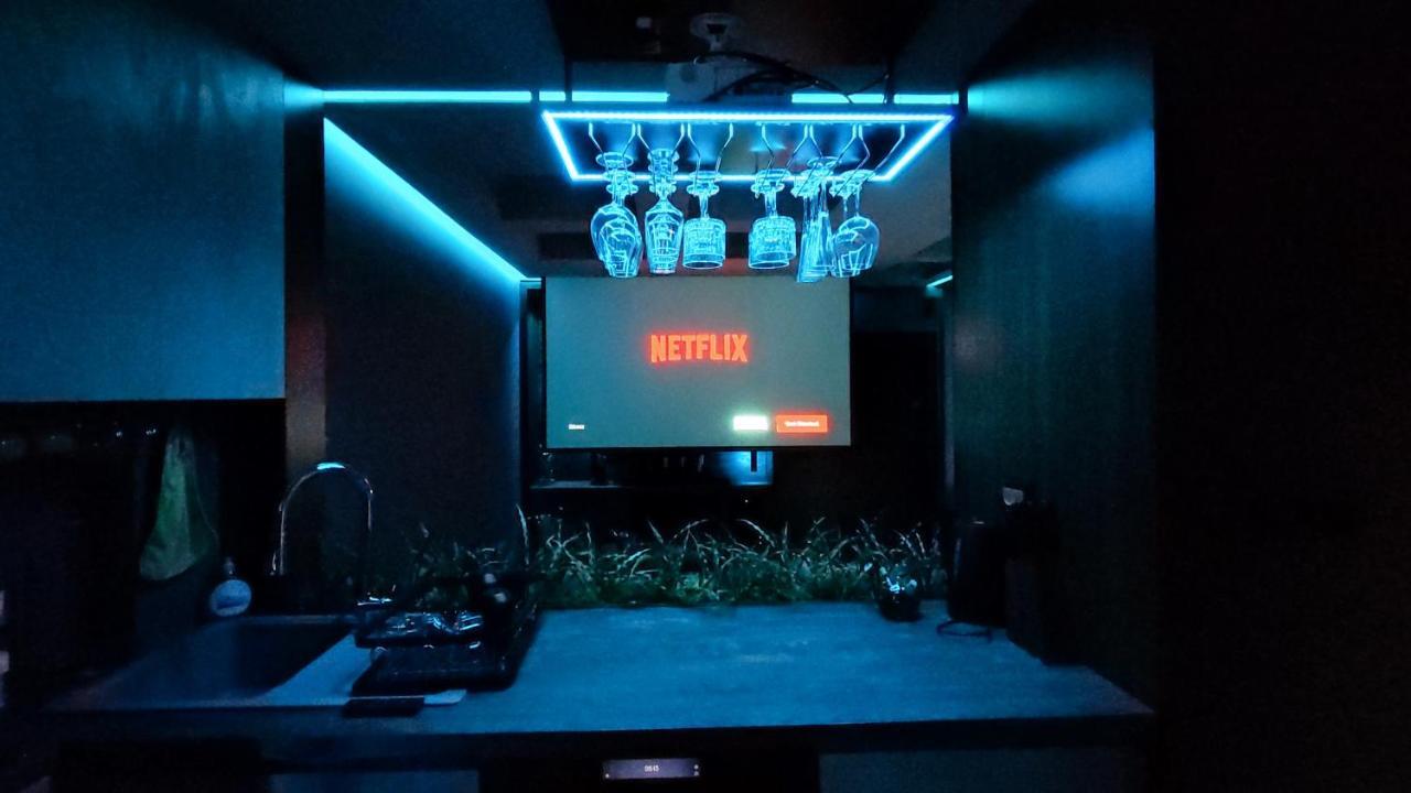 Smart Luxury Penthouse Suites - Private Sauna, Hot-Tub, Home Cinema At The Best Location In Skopje Ngoại thất bức ảnh