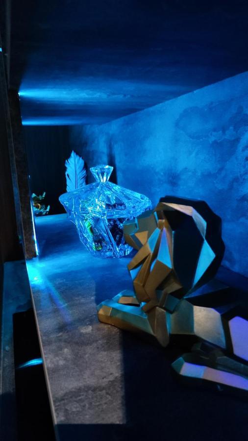 Smart Luxury Penthouse Suites - Private Sauna, Hot-Tub, Home Cinema At The Best Location In Skopje Ngoại thất bức ảnh