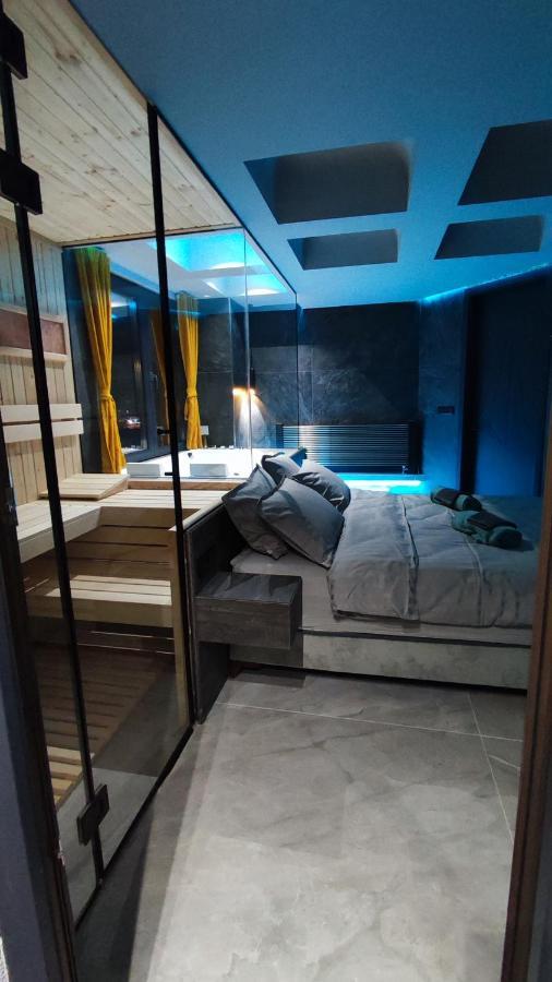 Smart Luxury Penthouse Suites - Private Sauna, Hot-Tub, Home Cinema At The Best Location In Skopje Ngoại thất bức ảnh