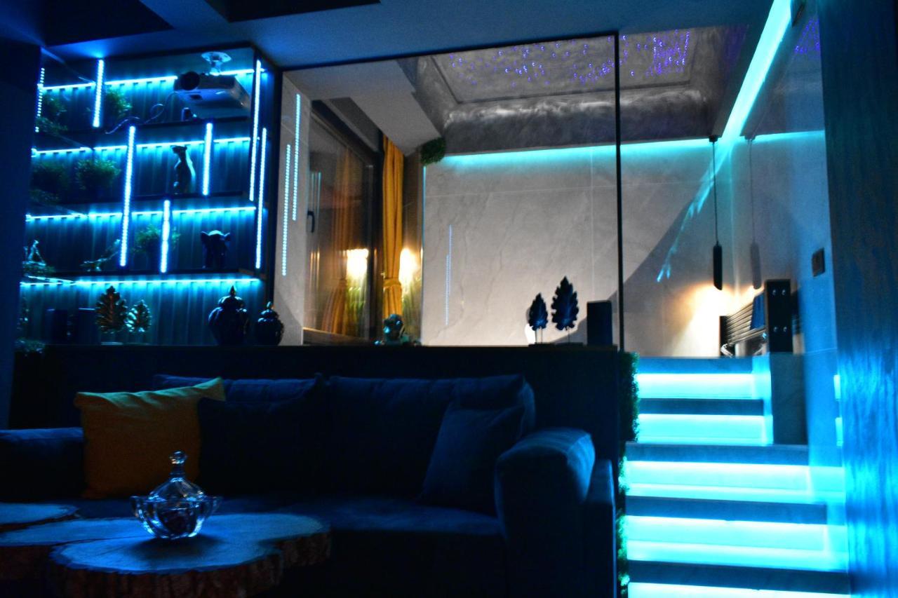 Smart Luxury Penthouse Suites - Private Sauna, Hot-Tub, Home Cinema At The Best Location In Skopje Ngoại thất bức ảnh