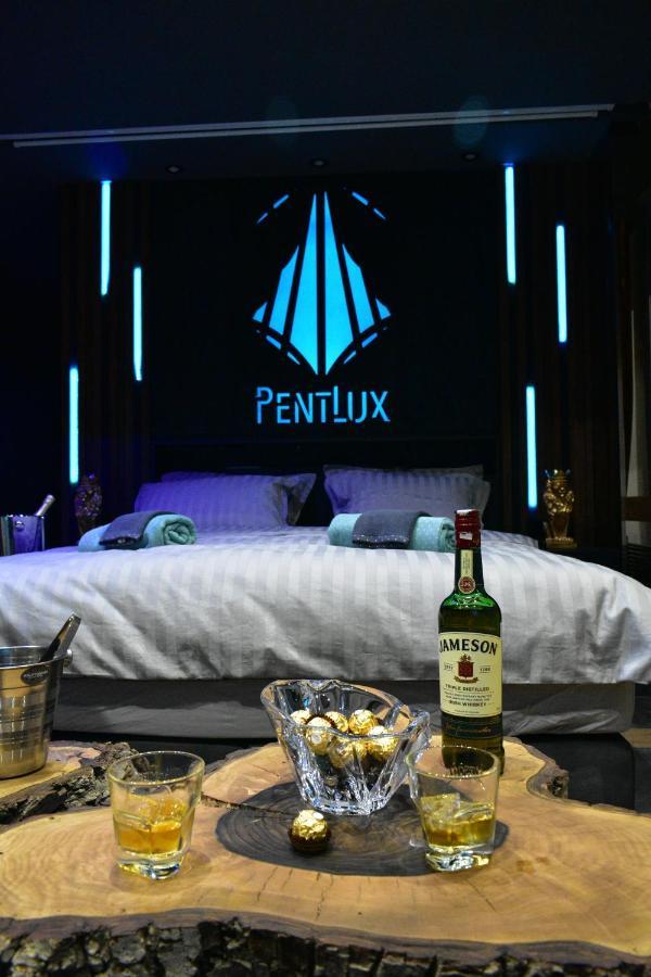 Smart Luxury Penthouse Suites - Private Sauna, Hot-Tub, Home Cinema At The Best Location In Skopje Ngoại thất bức ảnh