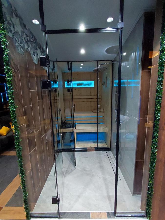 Smart Luxury Penthouse Suites - Private Sauna, Hot-Tub, Home Cinema At The Best Location In Skopje Ngoại thất bức ảnh