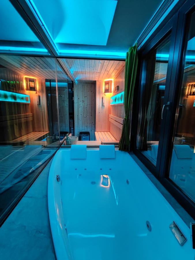 Smart Luxury Penthouse Suites - Private Sauna, Hot-Tub, Home Cinema At The Best Location In Skopje Ngoại thất bức ảnh
