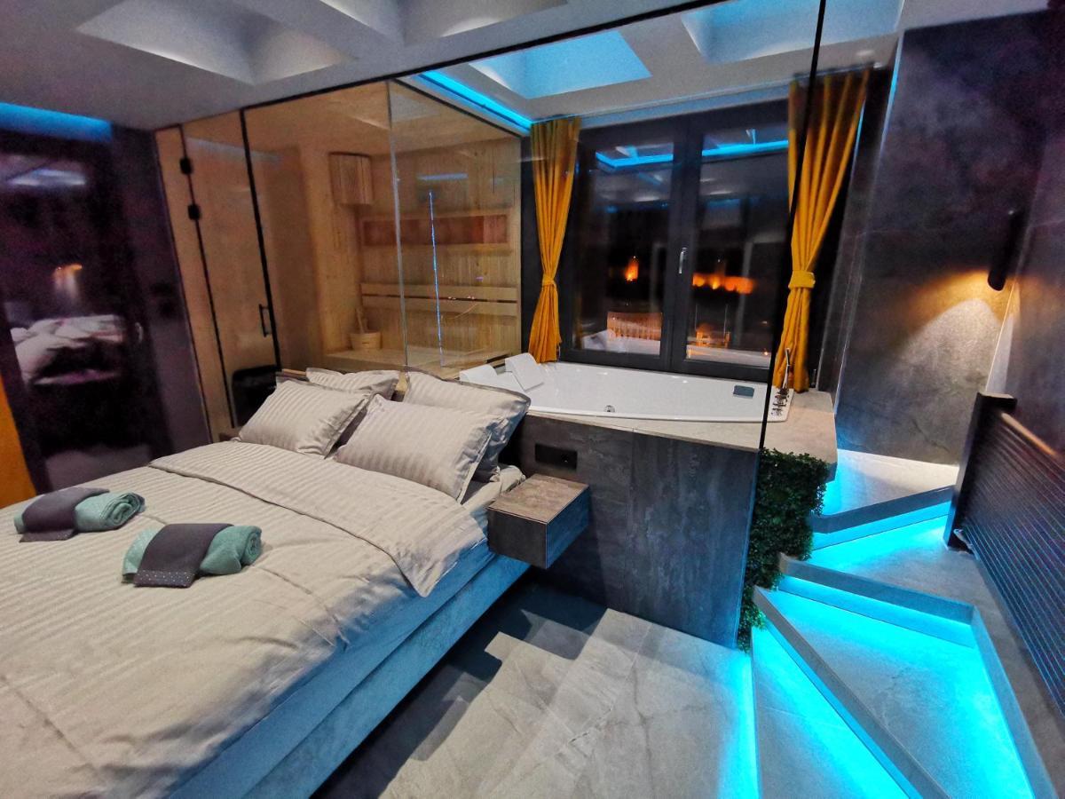 Smart Luxury Penthouse Suites - Private Sauna, Hot-Tub, Home Cinema At The Best Location In Skopje Ngoại thất bức ảnh