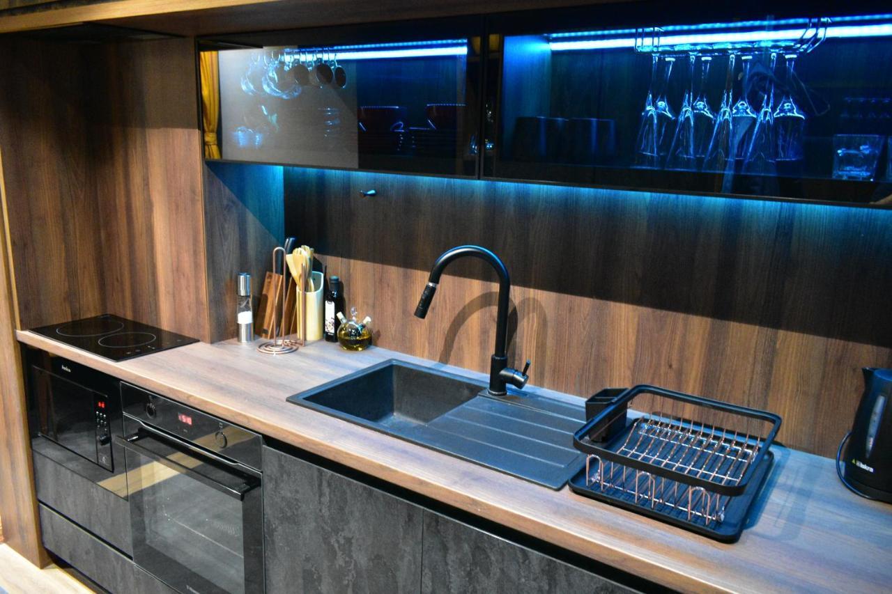 Smart Luxury Penthouse Suites - Private Sauna, Hot-Tub, Home Cinema At The Best Location In Skopje Ngoại thất bức ảnh