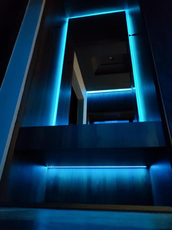 Smart Luxury Penthouse Suites - Private Sauna, Hot-Tub, Home Cinema At The Best Location In Skopje Ngoại thất bức ảnh