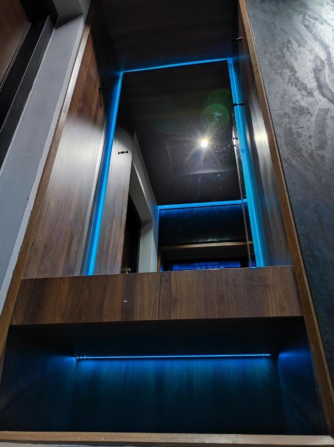 Smart Luxury Penthouse Suites - Private Sauna, Hot-Tub, Home Cinema At The Best Location In Skopje Ngoại thất bức ảnh