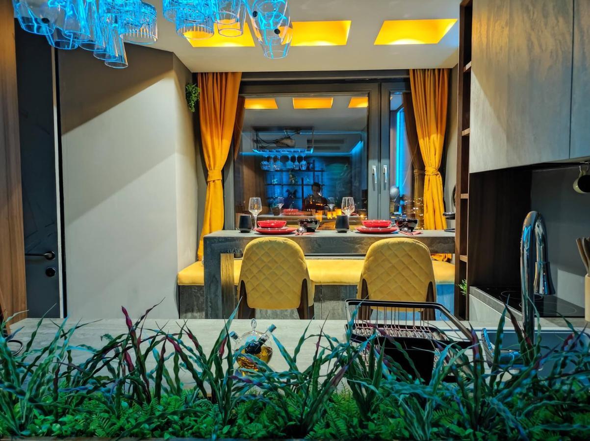 Smart Luxury Penthouse Suites - Private Sauna, Hot-Tub, Home Cinema At The Best Location In Skopje Ngoại thất bức ảnh