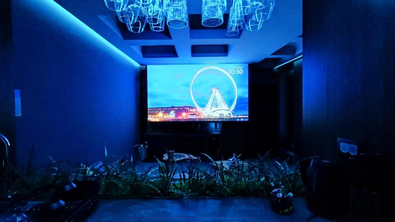 Smart Luxury Penthouse Suites - Private Sauna, Hot-Tub, Home Cinema At The Best Location In Skopje Ngoại thất bức ảnh