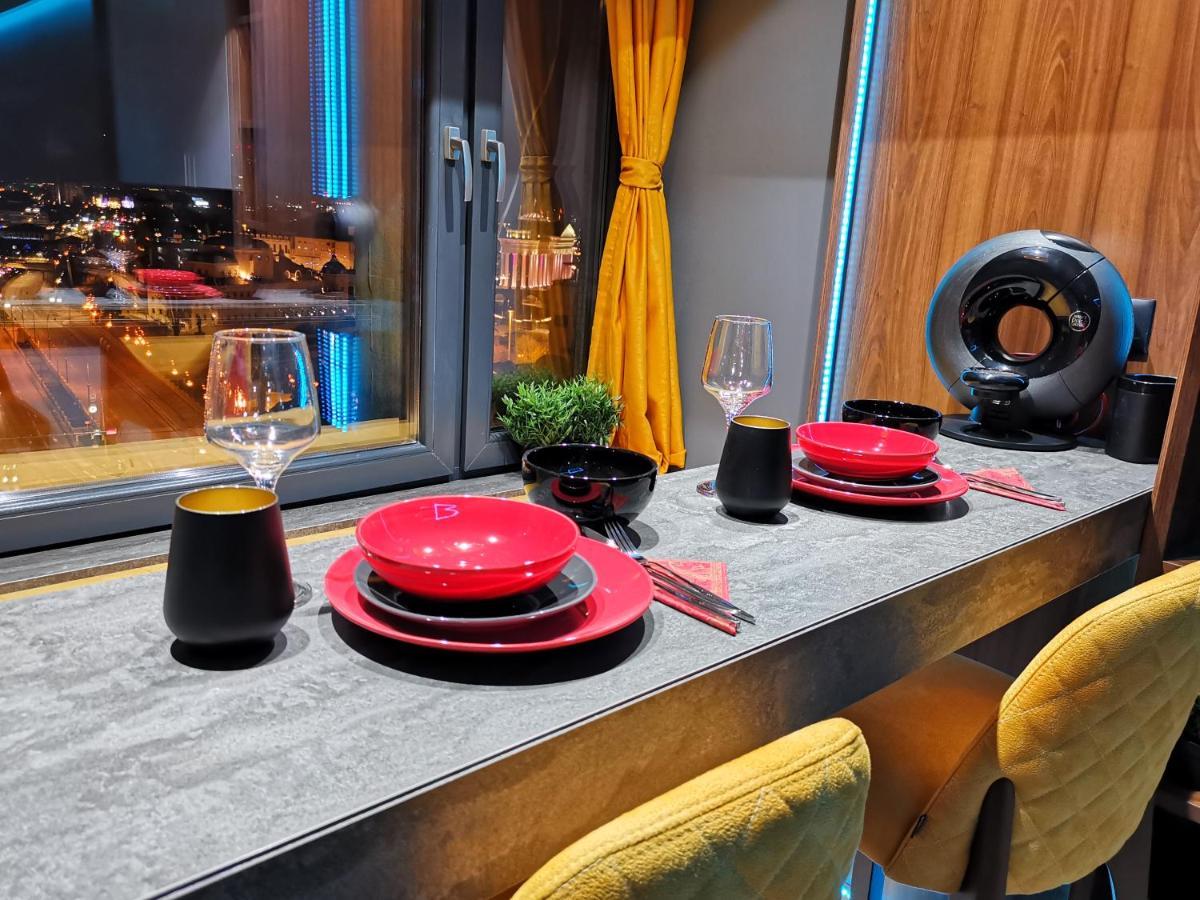Smart Luxury Penthouse Suites - Private Sauna, Hot-Tub, Home Cinema At The Best Location In Skopje Ngoại thất bức ảnh