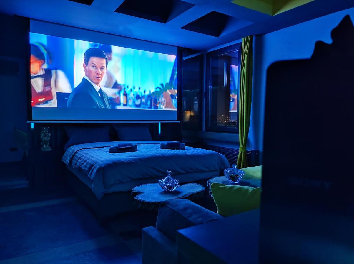 Smart Luxury Penthouse Suites - Private Sauna, Hot-Tub, Home Cinema At The Best Location In Skopje Ngoại thất bức ảnh