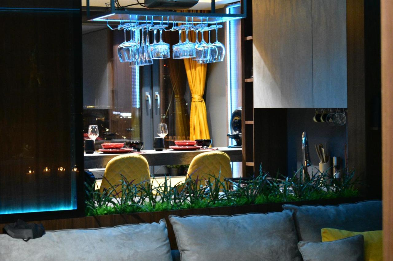 Smart Luxury Penthouse Suites - Private Sauna, Hot-Tub, Home Cinema At The Best Location In Skopje Ngoại thất bức ảnh