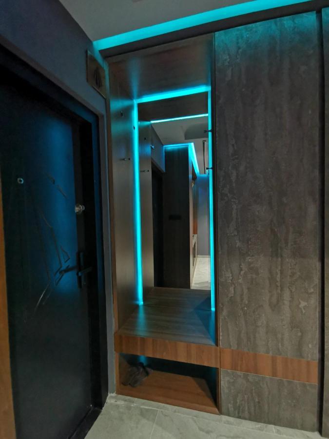 Smart Luxury Penthouse Suites - Private Sauna, Hot-Tub, Home Cinema At The Best Location In Skopje Ngoại thất bức ảnh