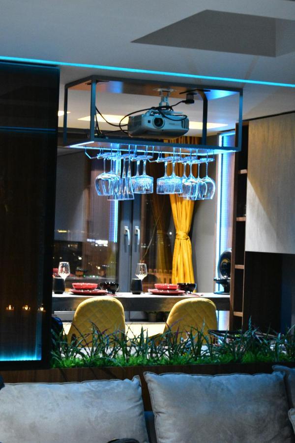 Smart Luxury Penthouse Suites - Private Sauna, Hot-Tub, Home Cinema At The Best Location In Skopje Ngoại thất bức ảnh