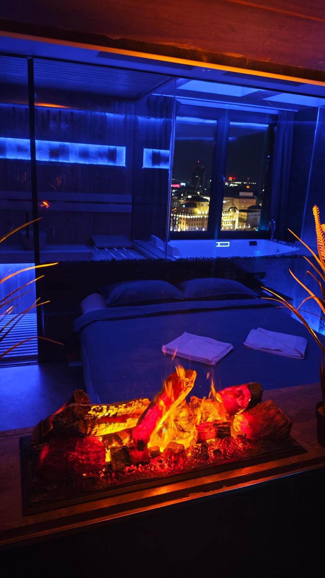 Smart Luxury Penthouse Suites - Private Sauna, Hot-Tub, Home Cinema At The Best Location In Skopje Ngoại thất bức ảnh