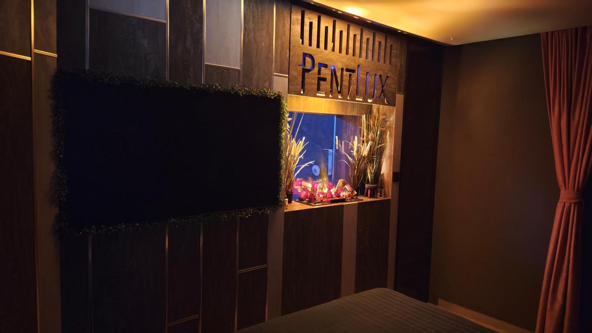 Smart Luxury Penthouse Suites - Private Sauna, Hot-Tub, Home Cinema At The Best Location In Skopje Ngoại thất bức ảnh