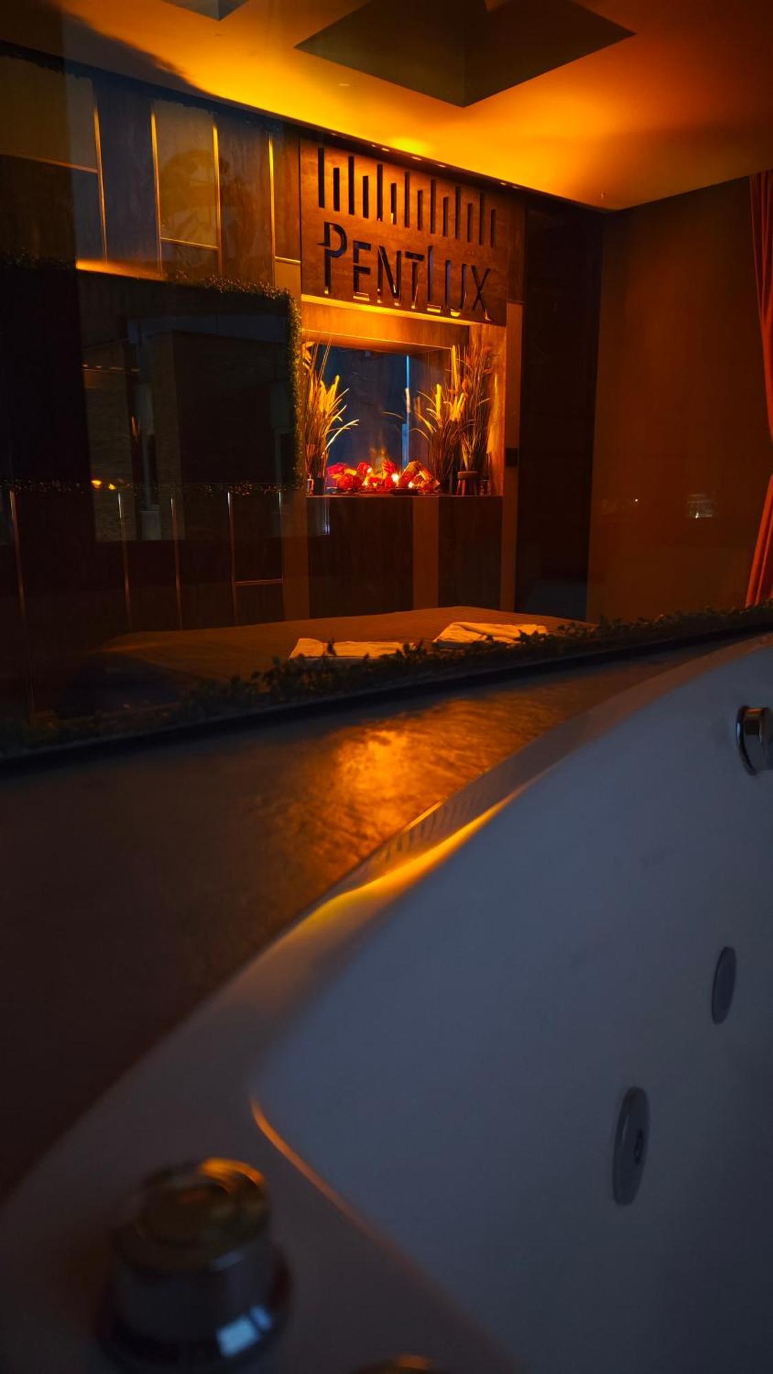 Smart Luxury Penthouse Suites - Private Sauna, Hot-Tub, Home Cinema At The Best Location In Skopje Ngoại thất bức ảnh