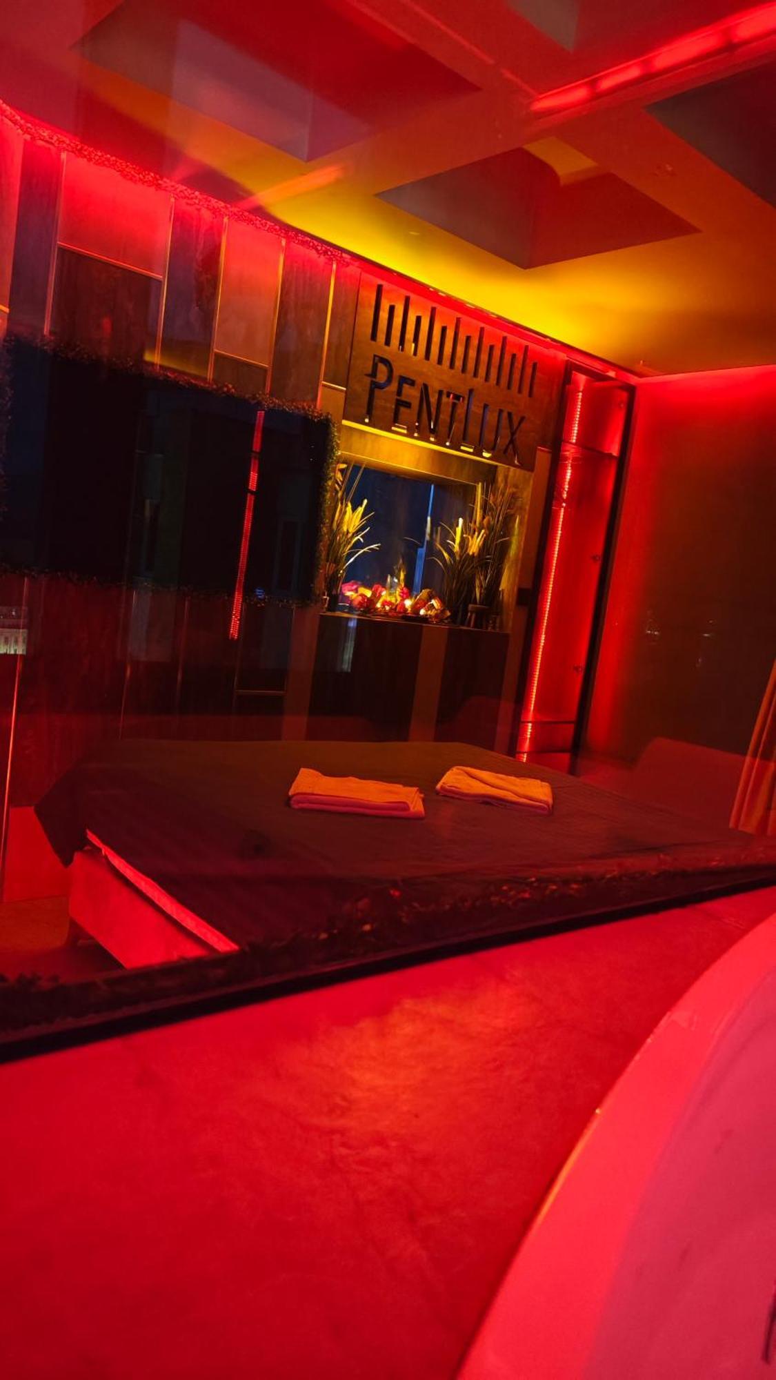 Smart Luxury Penthouse Suites - Private Sauna, Hot-Tub, Home Cinema At The Best Location In Skopje Ngoại thất bức ảnh